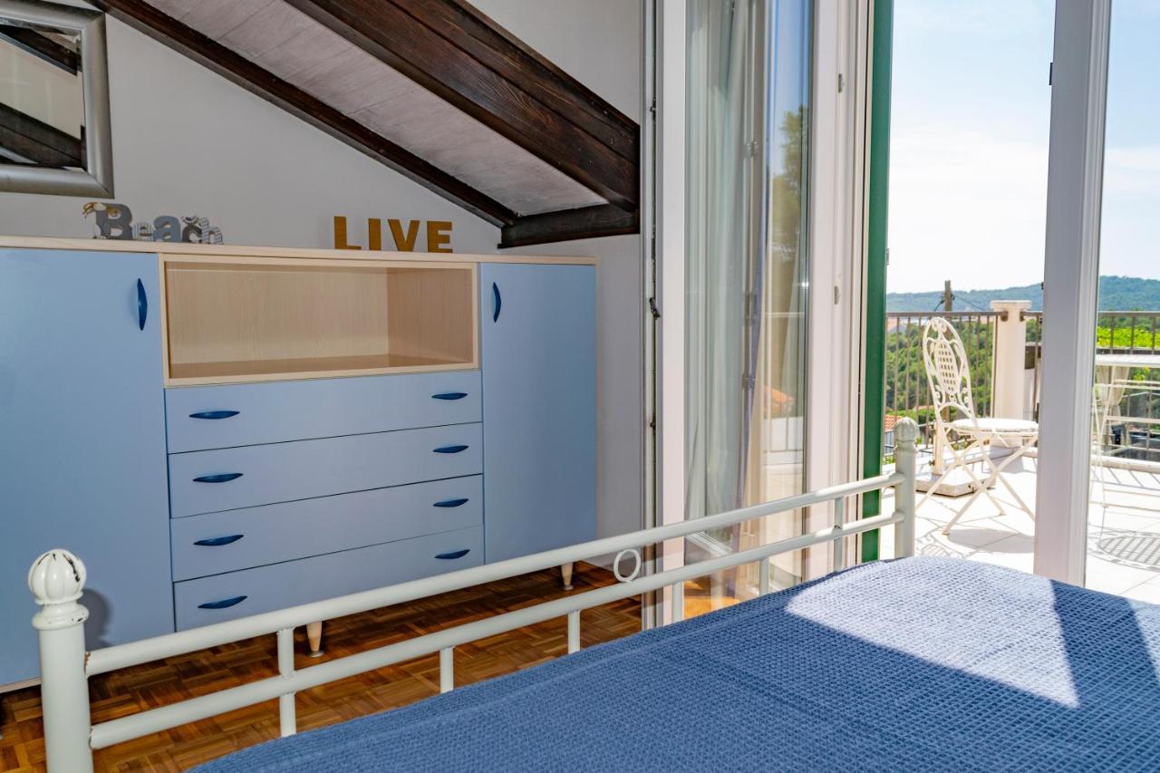 Villa Julia 16 People 밀나 외부 사진